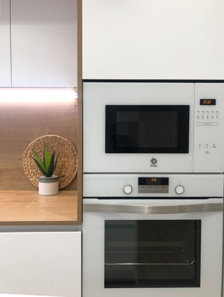 Comprar muebles de cocina a medida con acabados de madera